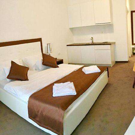 Hotel Pozzo بودفا الغرفة الصورة